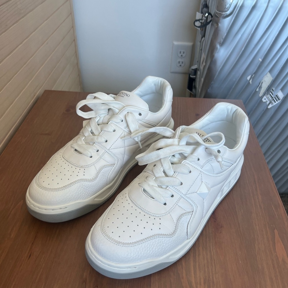 White mens sneakers